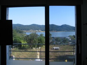 A Room - Lake view | Vista do quarto