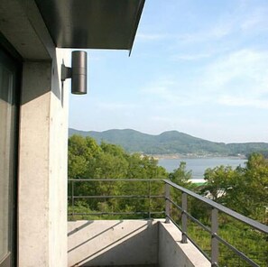 B3 Room - Lake view | Pemandangan dari bilik