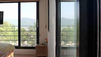 A Room - Lake view | 거실 공간 | 평면 TV