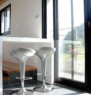 A Room - Lake view | Living area | Flat-screen TV - Hyoui Youm Pension (Incheon)