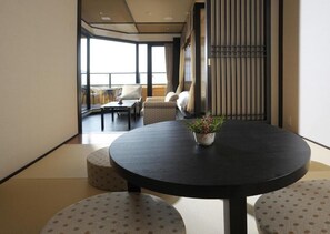 Japanese Western Style Twin Room with Japanese Futon and Private Open-air Bath, Non-Smoking | Down comforters, in-room safe, individually decorated - Saiounomiya (Ise)