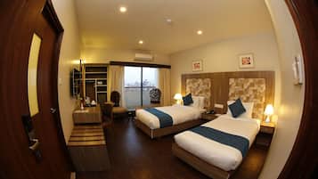 Deluxe Twin Room, 2 Single Beds, City View | 2 bedrooms, premium bedding, minibar, in-room safe
