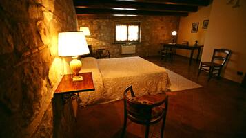 Hochwertige Bettwaren, Zustellbetten, kostenloses WLAN, Bettwäsche