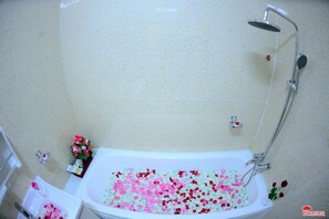 Free toiletries, hair dryer, slippers, towels - Vega Star Hotel (Yangon)