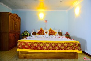 Minibar, iron/ironing board, rollaway beds, free WiFi - Vega Star Hotel (Yangon)