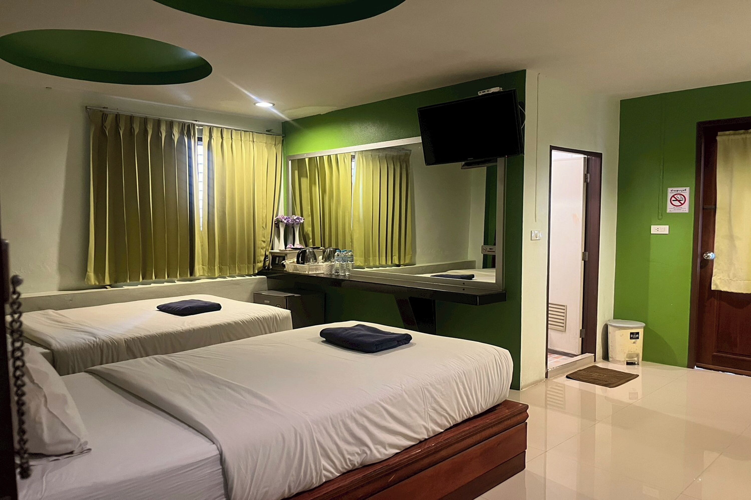 Habitación superior con 2 camas individuales, balcón | Caja fuerte, wifi gratis, ropa de cama