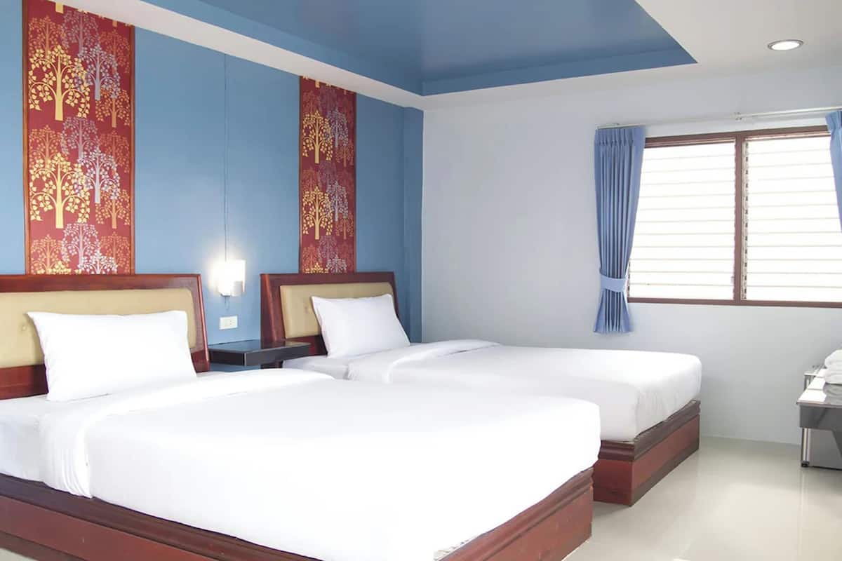 Chambre supérieure avec lits jumeaux, balcon | Coffre-fort, accÚs au Wi-Fi (inclus), literie fournie