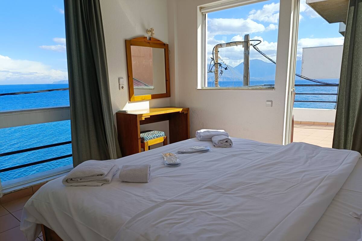 In-room safe, desk, iron/ironing board, free WiFi