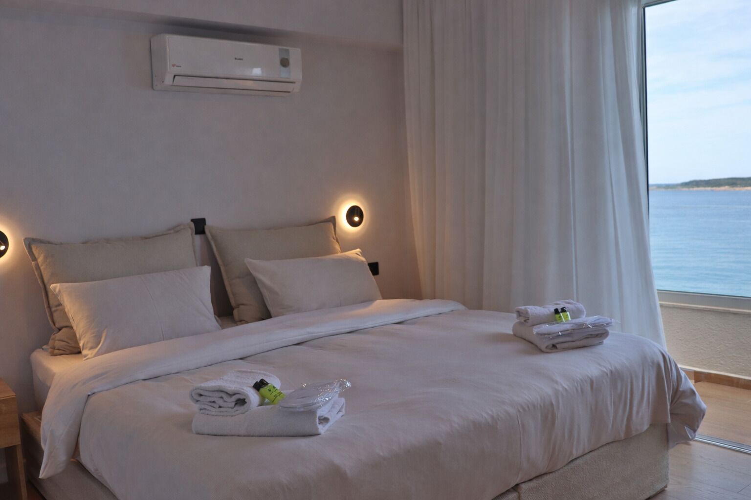 Superior Apartment, 1 Bedroom, Sea View | In-room safe, desk, iron/ironing board, free WiFi