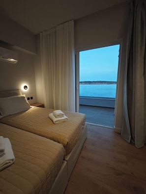 Apartemen Superior, 1 kamar tidur, pemandangan laut | Brankas, meja kerja, setrika/meja setrika, dan Wi-Fi gratis