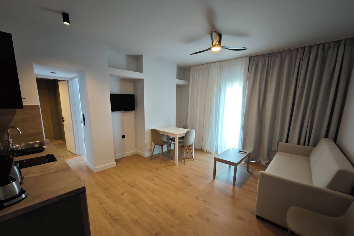 Apartemen Superior, 1 kamar tidur, pemandangan laut | Area keluarga | TV LED