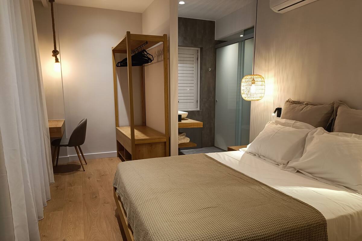 In-room safe, desk, iron/ironing board, free WiFi