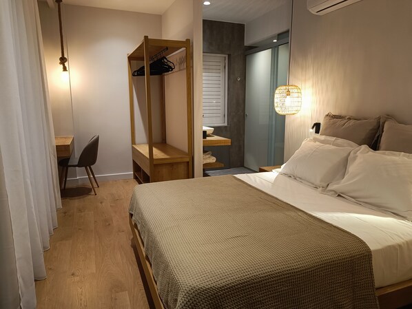 In-room safe, desk, iron/ironing board, free WiFi
