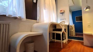 Single Room | 1 bedroom, premium bedding, minibar, desk