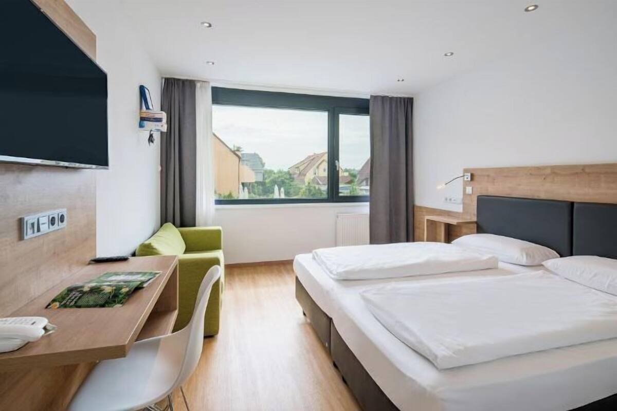 1 camera, biancheria da letto di alta qualità, minibar, una scrivania