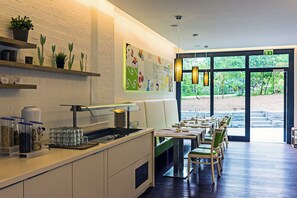 Petit déjeuner buffet servi tous les jours en supplément