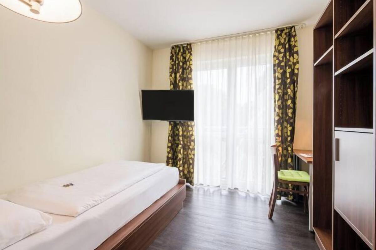 1 camera, biancheria da letto di alta qualità, minibar, una scrivania