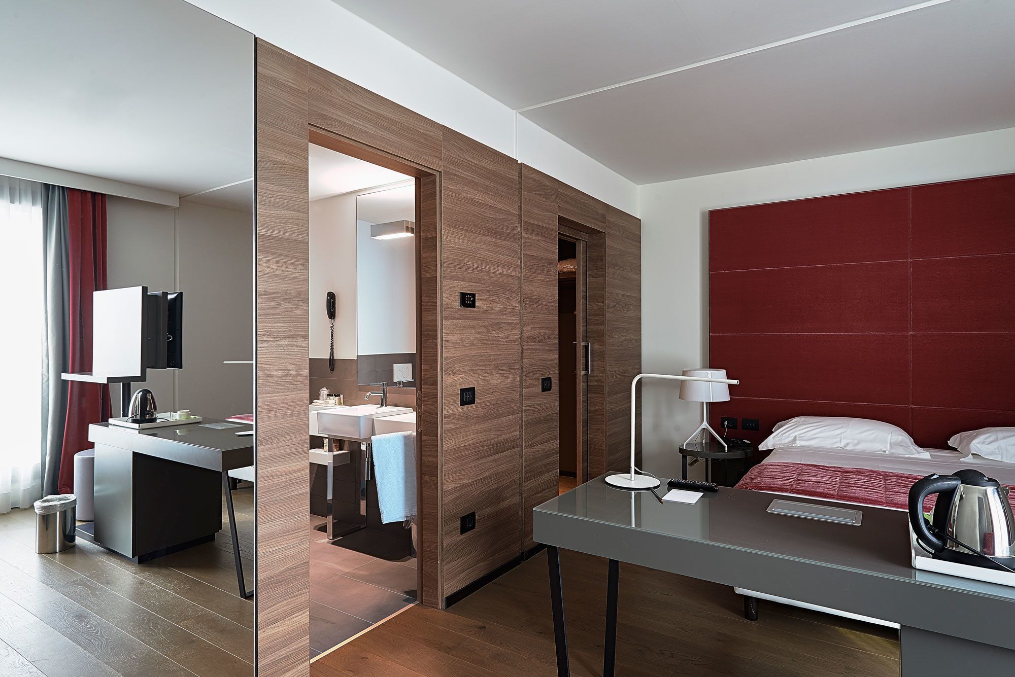 junior suite | 1 bedroom, minibar, in-room safe, desk