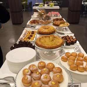 Free daily continental breakfast
