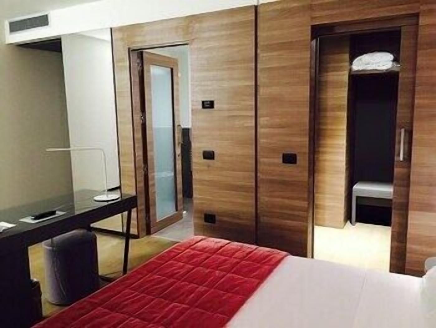Minibar, in-room safe, desk, soundproofing