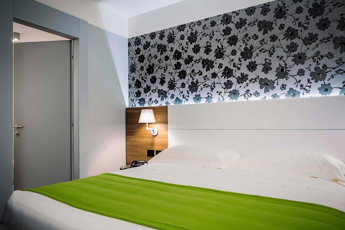 Deluxe Double Room | Minibar, in-room safe, desk, soundproofing