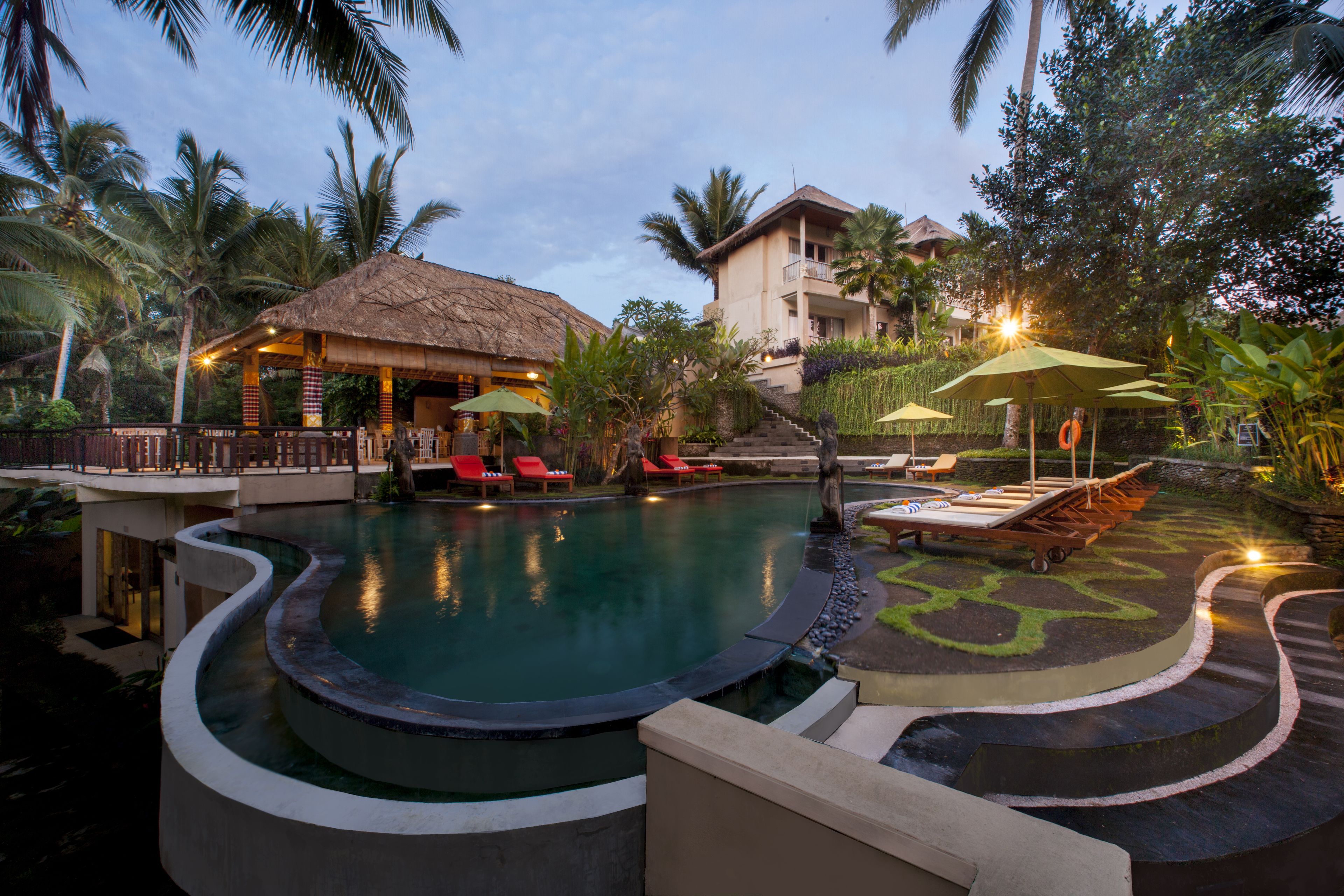 outdoor pool, open 8:00 am to 8:00 pm, pool loungers