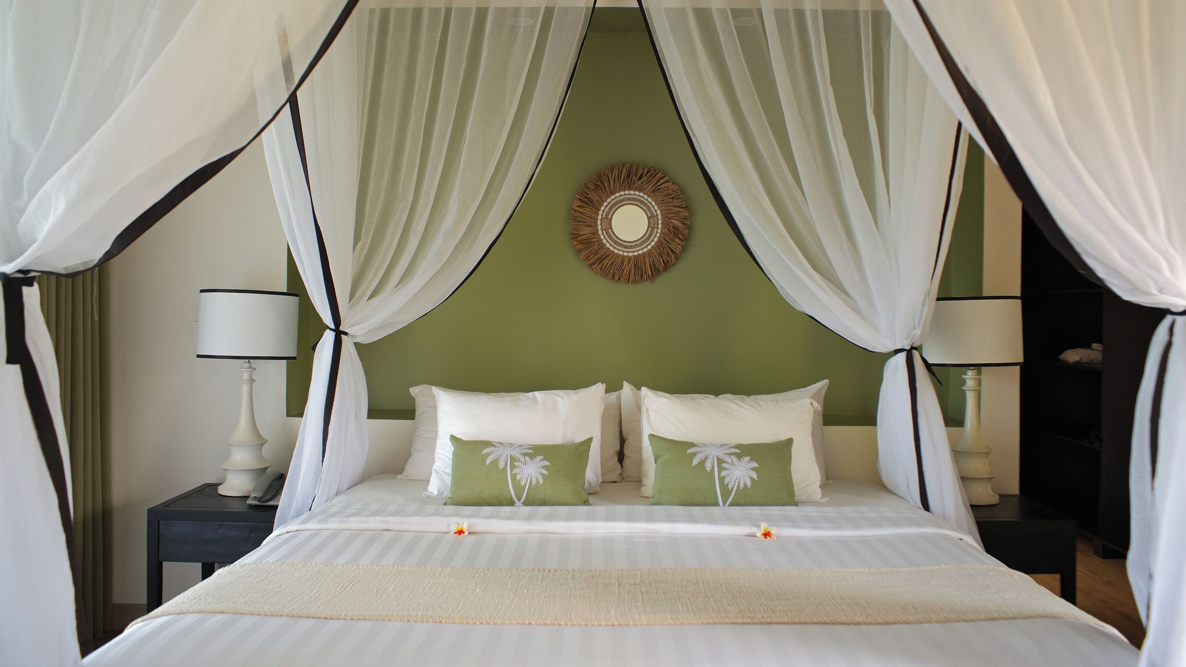 1 kamar tidur, seprai premium, minibar, dan brankas