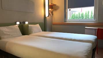 Twin Room, 2 Twin Beds | Hypo-allergenic bedding, desk, soundproofing, free WiFi