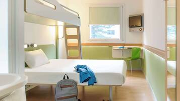 1 habitación, ropa de cama hipoalergénica y escritorio