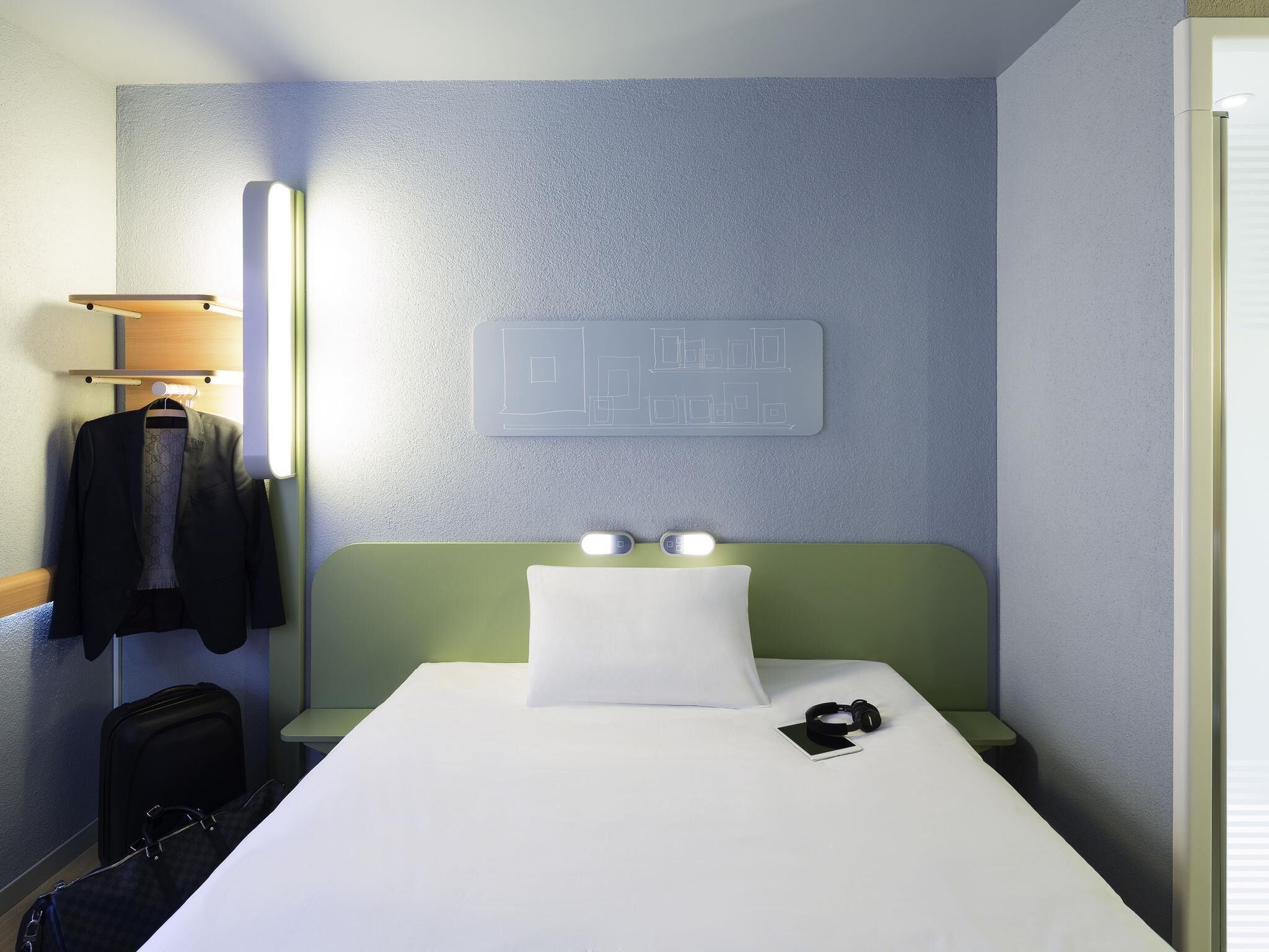 Habitación doble, 1 cama matrimonial | Ropa de cama hipoalergénica, escritorio, insonorización y wifi gratis 