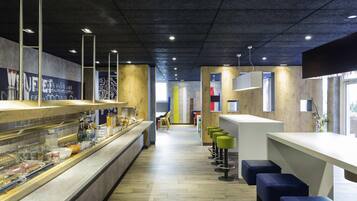 Frokostbuffé hver dag (CHF 17 per person)