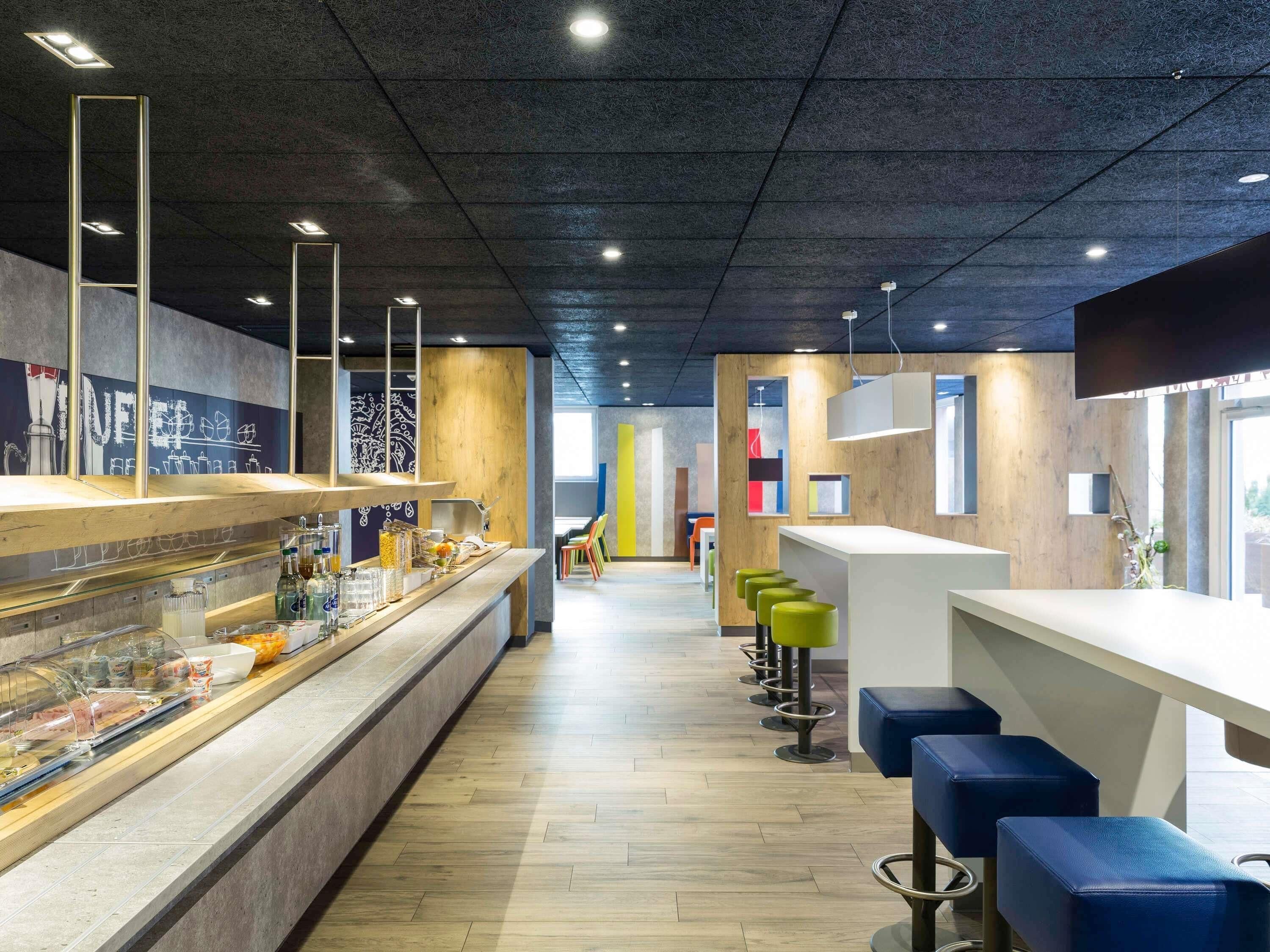 Allergikerbettwaren, Schreibtisch, schallisolierte Zimmer