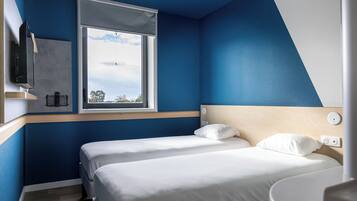 Twin kamer, 2 eenpersoonsbedden | Luxe beddengoed, een bureau, verduisterende gordijnen