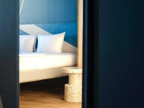 Tweepersoonskamer, 1 tweepersoonsbed | Luxe beddengoed, een bureau, verduisterende gordijnen