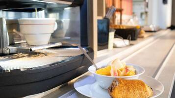 Tägliches Frühstücksbuffet gegen Gebühr