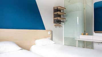 Twin kamer, 2 eenpersoonsbedden | Luxe beddengoed, een bureau, verduisterende gordijnen