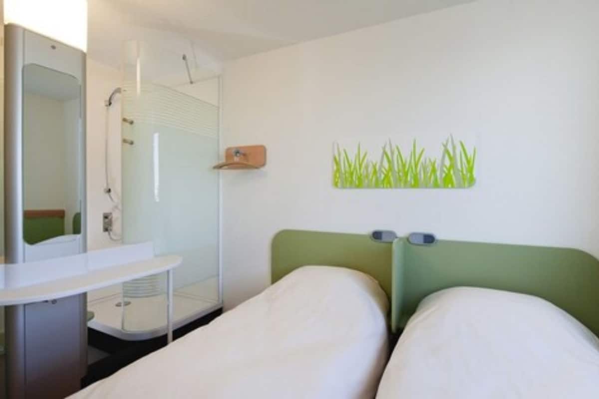 Twin kamer, 2 eenpersoonsbedden | Luxe beddengoed, een bureau, verduisterende gordijnen