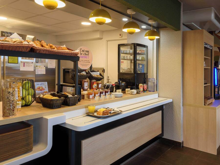 Daily buffet breakfast for a fee