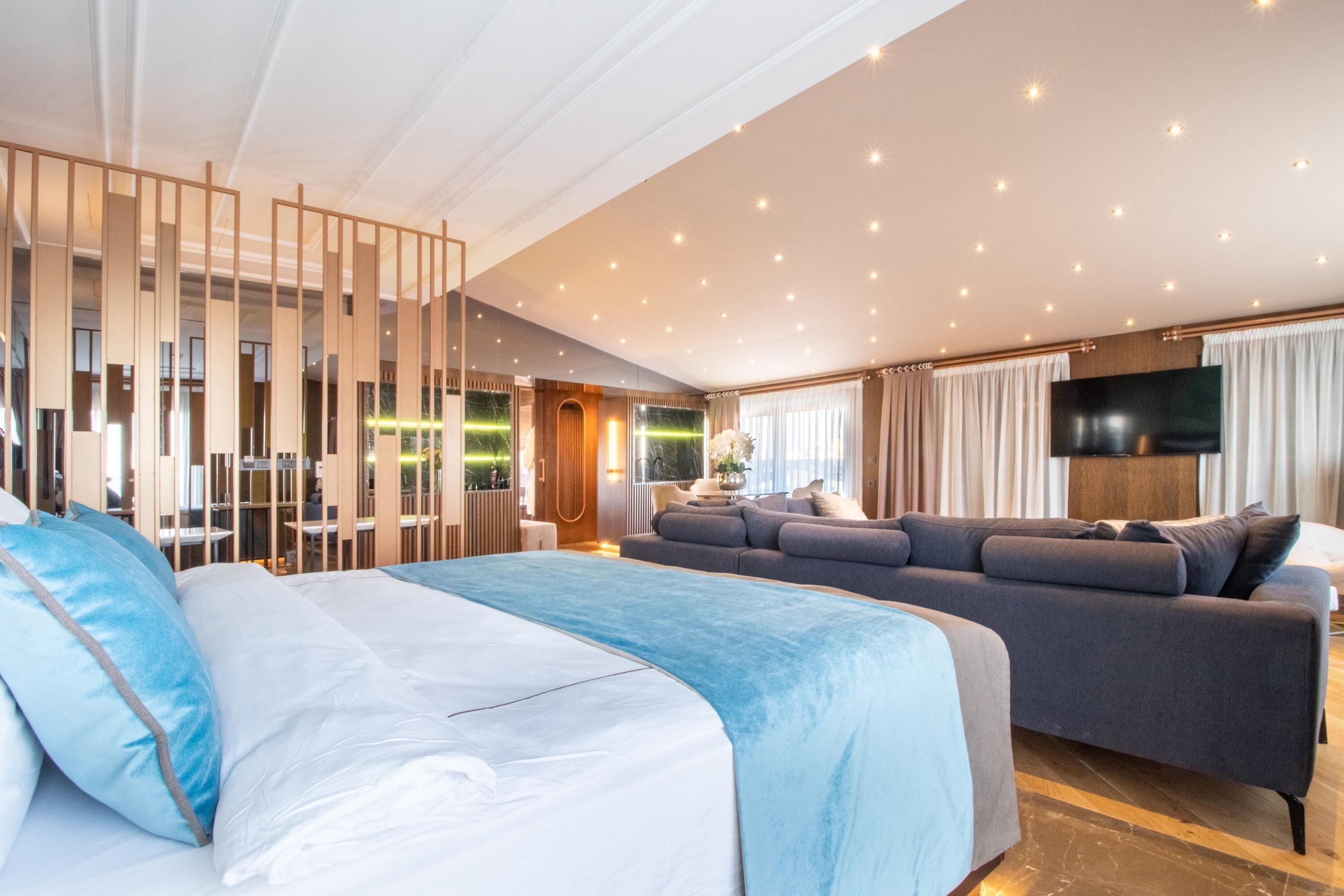 Presidential Suite, Sea View | Premium bedding, minibar, in-room safe, blackout drapes