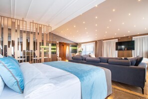 Suite – president, sjøutsikt | Sengetøy av topp kvalitet, minibar, safe på rommet og blendingsgardiner