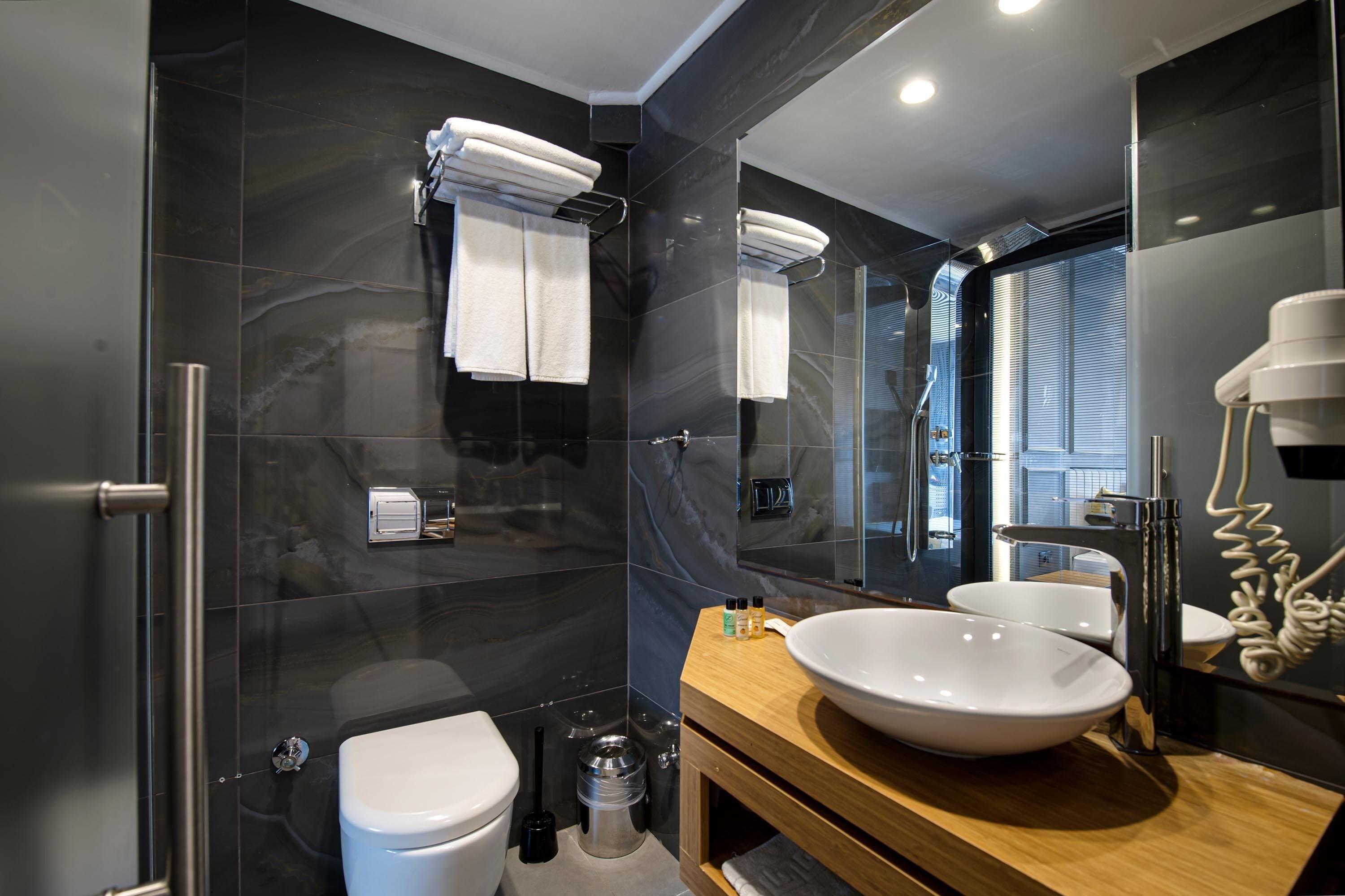 standard double or twin room | bathroom | shower, free toiletries, hair dryer, slippers