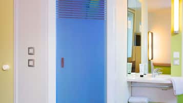 Room, 1 Double Bed | In-room safe, desk, iron/ironing board, free cribs/infant beds