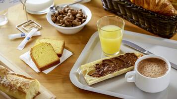 Petit déjeuner continental (6.5 GBP par personne)