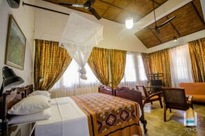 4 habitaciones, ropa de cama de alta calidad y escritorio 