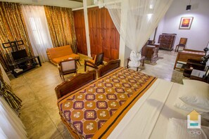 4 quartos, roupas de cama premium, escrivaninha