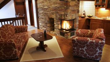 Apartment, 1 Bedroom | 1 bedroom, soundproofing, free cots/infant beds, rollaway beds