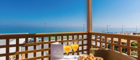 Suite – superior, sjøutsikt | Utendørsservering