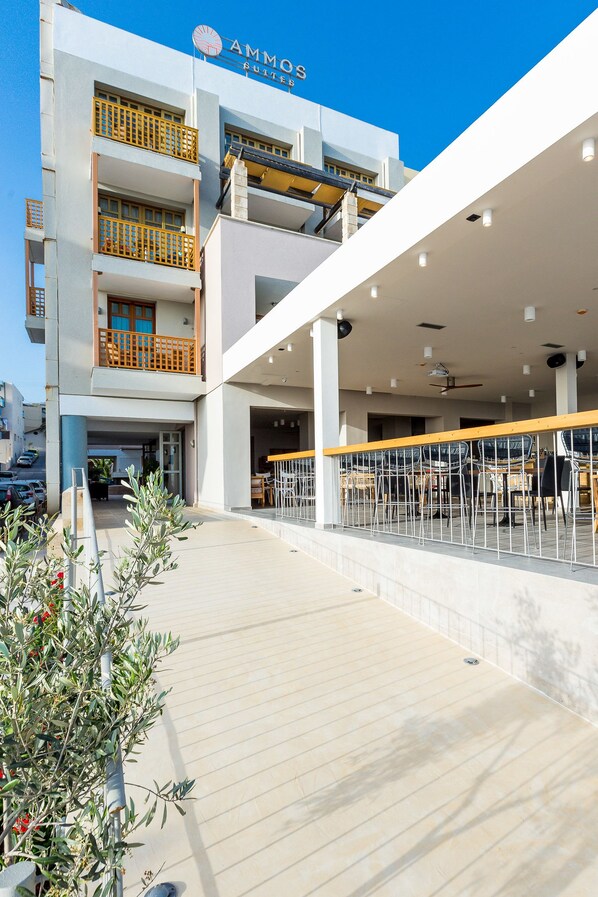 Front of property - Ammos Suites (Rethymno)