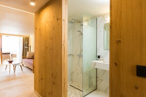Family Suite, Sea View | Bathroom shower