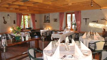 Lunch and dinner served